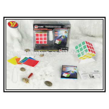 Cadeaux promotionnels Plastic YongJun cube de vitesse magique avec tournevis à lubrifiant et porte-cube